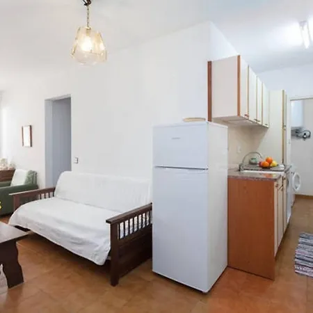 Apartment P2. Lola, *