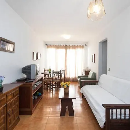 P2. Lola, Apartment *