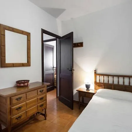 P2. Lola, Apartment